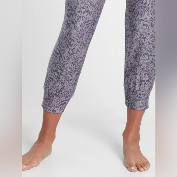 Athleta Violet Print Salutation Crop Jogger Lifestyle Fitness Pant - Picture 5 of 12